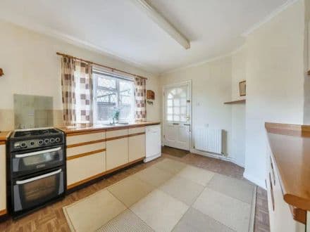 Detached Bungalow - Needing Modernisation - Oakham (LE15)