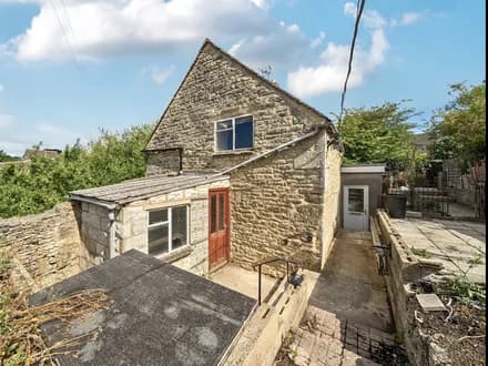 Burcombe, Chalford Hill, Stroud, GL6 8EL