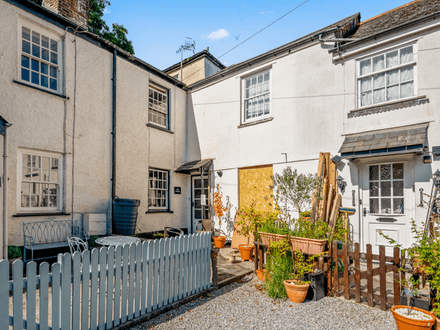 6 Devon Square, Kingsbridge TQ7 1EE