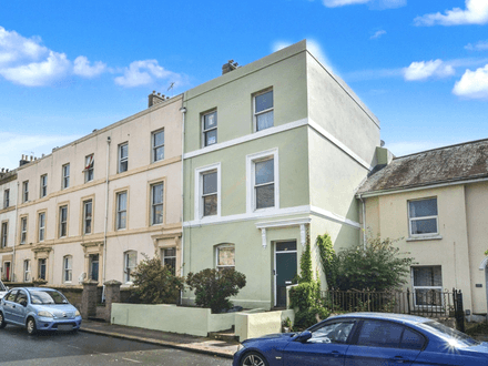 FOR SALE VIA BRADLEYS TRADITIONAL ONLINE AUCTION 10AM 15TH DECEMBER 2025.