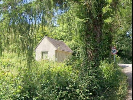 FORMER TELEPHONE EXCHANGE BUILDING AND LAND