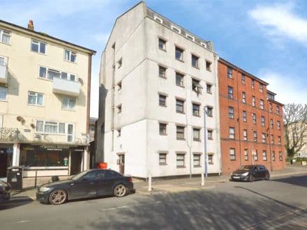 Flat 10, St Peters Court, 100 King Street, PL1 5JA