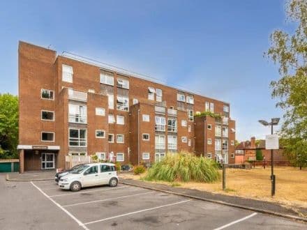 11 Belgravia Court, Bath Road, Reading
