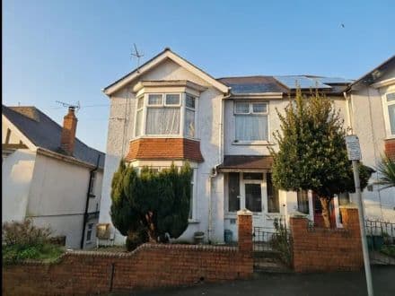 Knoll Avenue, Uplands, Swansea. City And County of Swansea. SA2 0JE