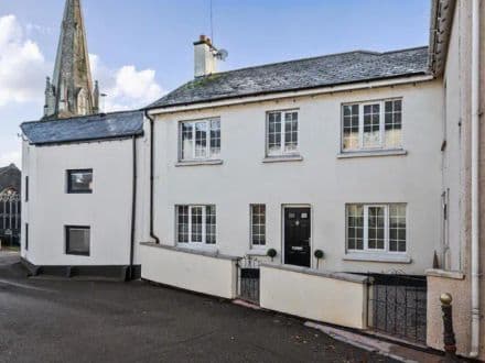 WELL PRESENTED HOUSE IN VILLAGE LOCATION