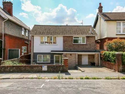 6 Victoria Road