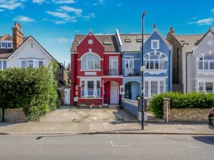 Two Double Bed, Lower Ground Floor Maisonette in Immaculate Condition.