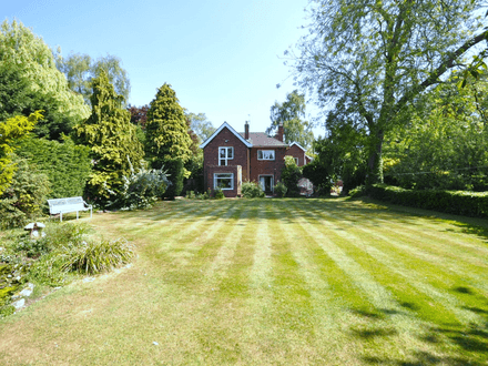 LARGE DETACHED HOUSE WITH ANNEXE