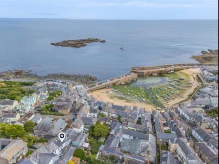 Character Cottage in the heart of Mousehole