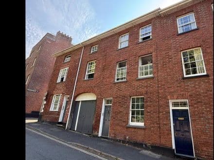 CITY CENTRE THREE-FLAT INVESTMENT OPPORTUNITY
