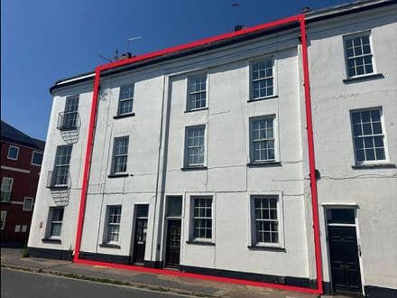 SUBSTANTIAL SEVEN-FLAT INVESTMENT PROPERTY