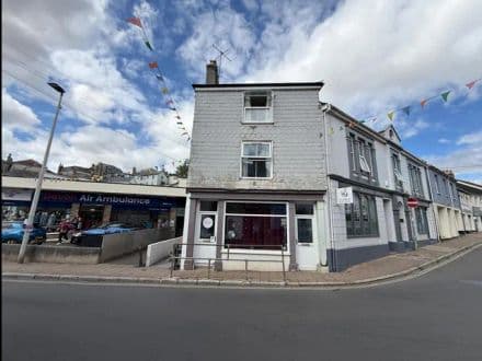 MIXED COMMERCIAL AND RESIDENTIAL INVESTMENT OPPORTUNITY