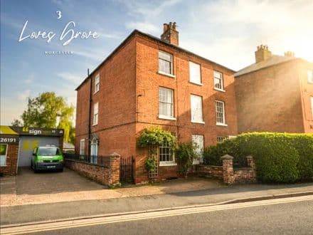 A four bedroom Grade II listed home offered with no onward chain, ideally positioned close to Worcester City Centre.