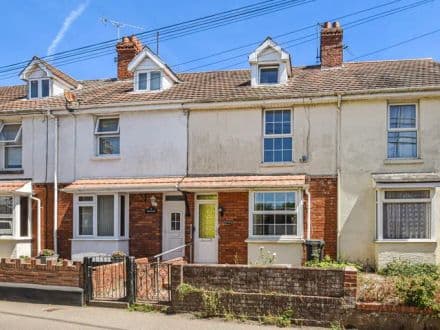THREE-BEDROOM MID-TERRACE HOUSE REQUIRING MODERNISATION