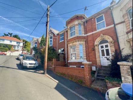 MID-TERRACE HOUSE WITH INTEGRAL SELF-CONTAINED FLAT