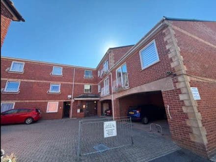 ONE BEDROOM RETIREMENT FLAT FOR REFURBISHMENT
