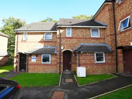 FIVE BEDROOM TOWN HOUSE 